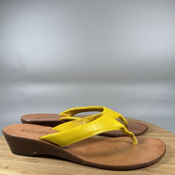 Bernardo Sandals Wedge Yellow Leather Flip Flop Thong Size 9M - Picture 1 of 6